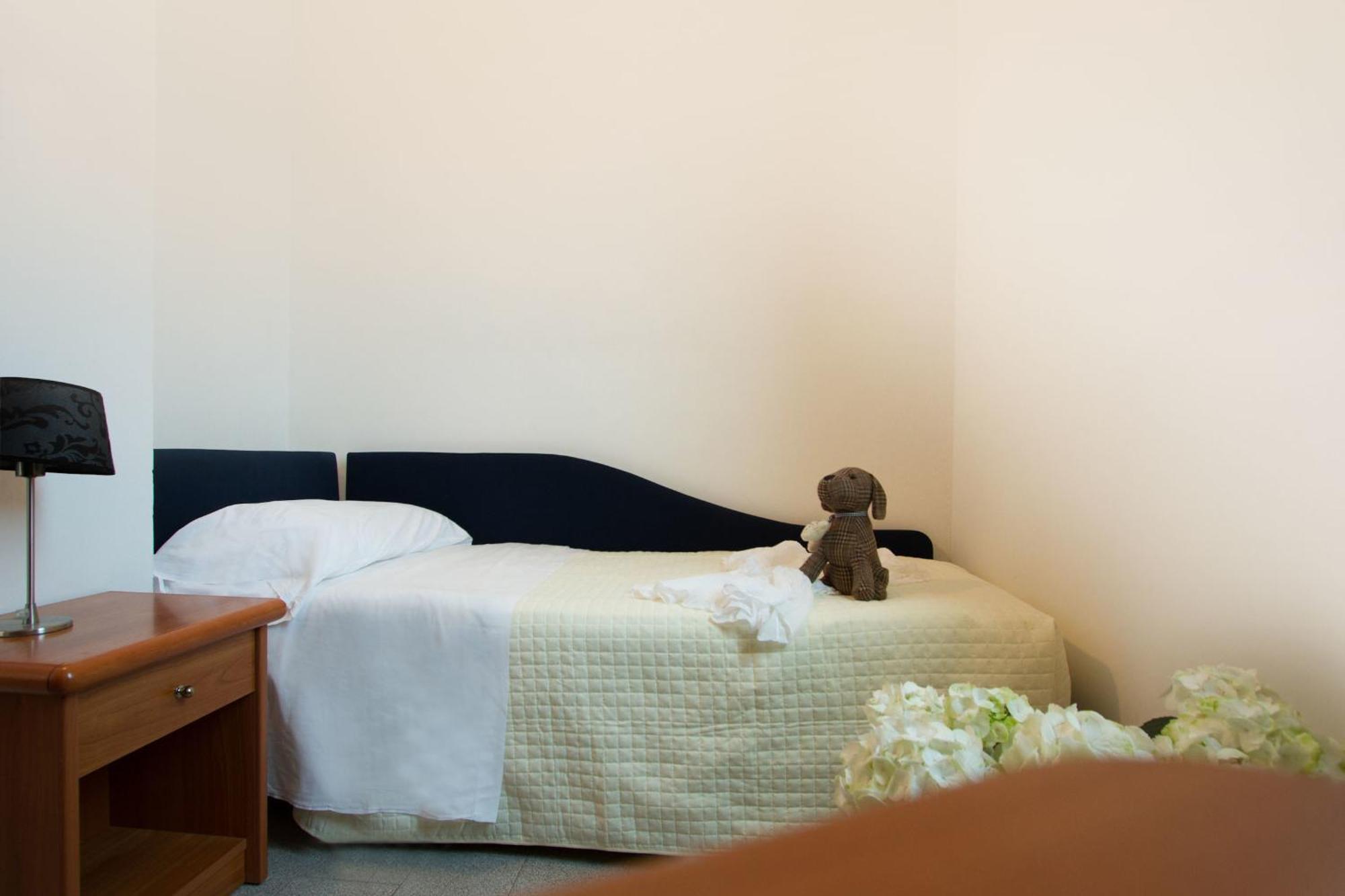 Junior Suite (4 Adults),700761856:JPEG